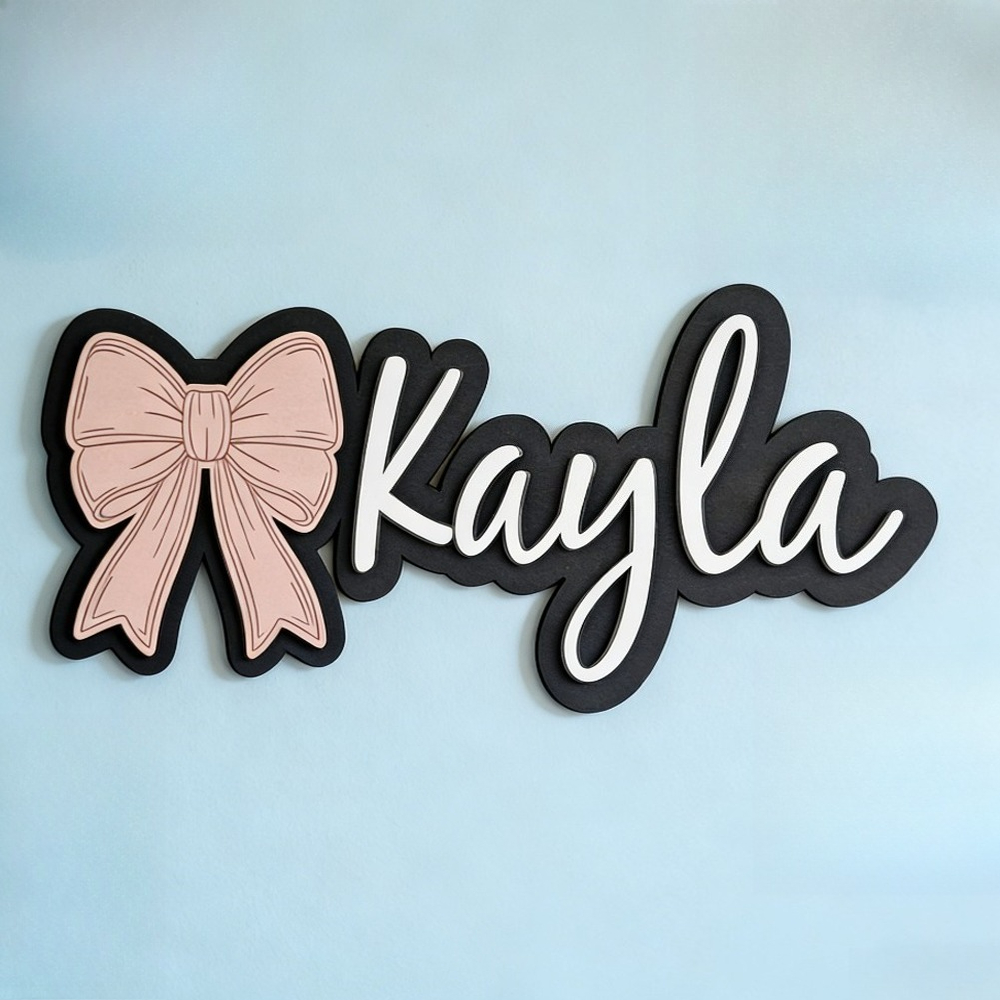 Nursery - Personalizowana drewniana tabliczka ścienna w kształcie